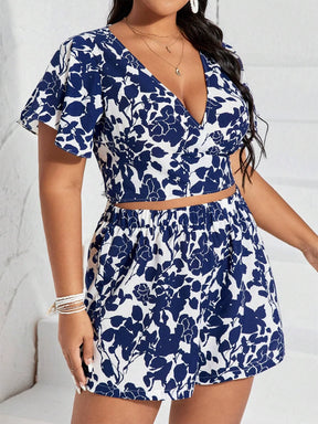 Conjunto Plus Size com Top Floral e Shorts - Clara