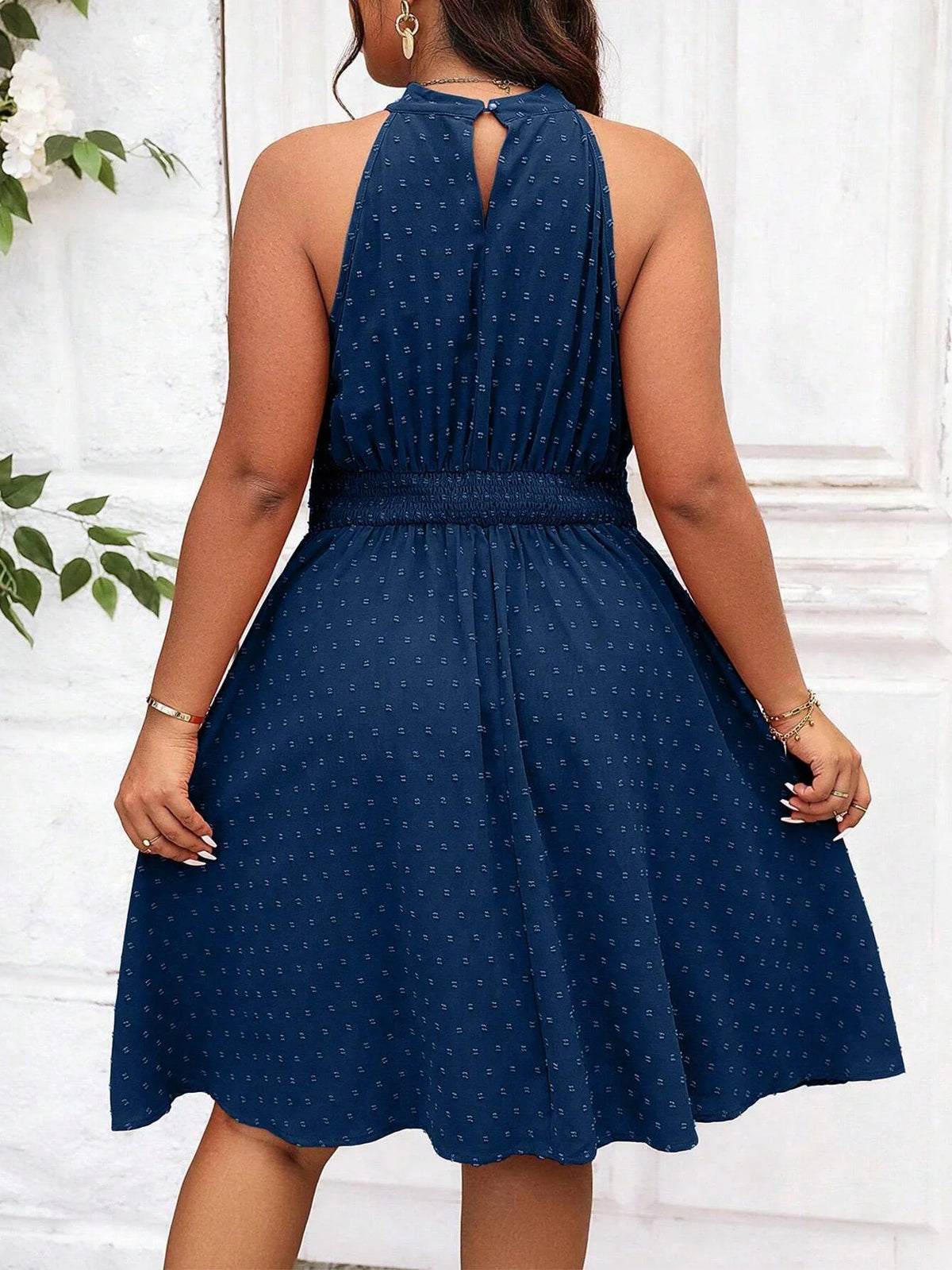 Vestido Ponto Suíço com Gola Halter Plus Size - Vera