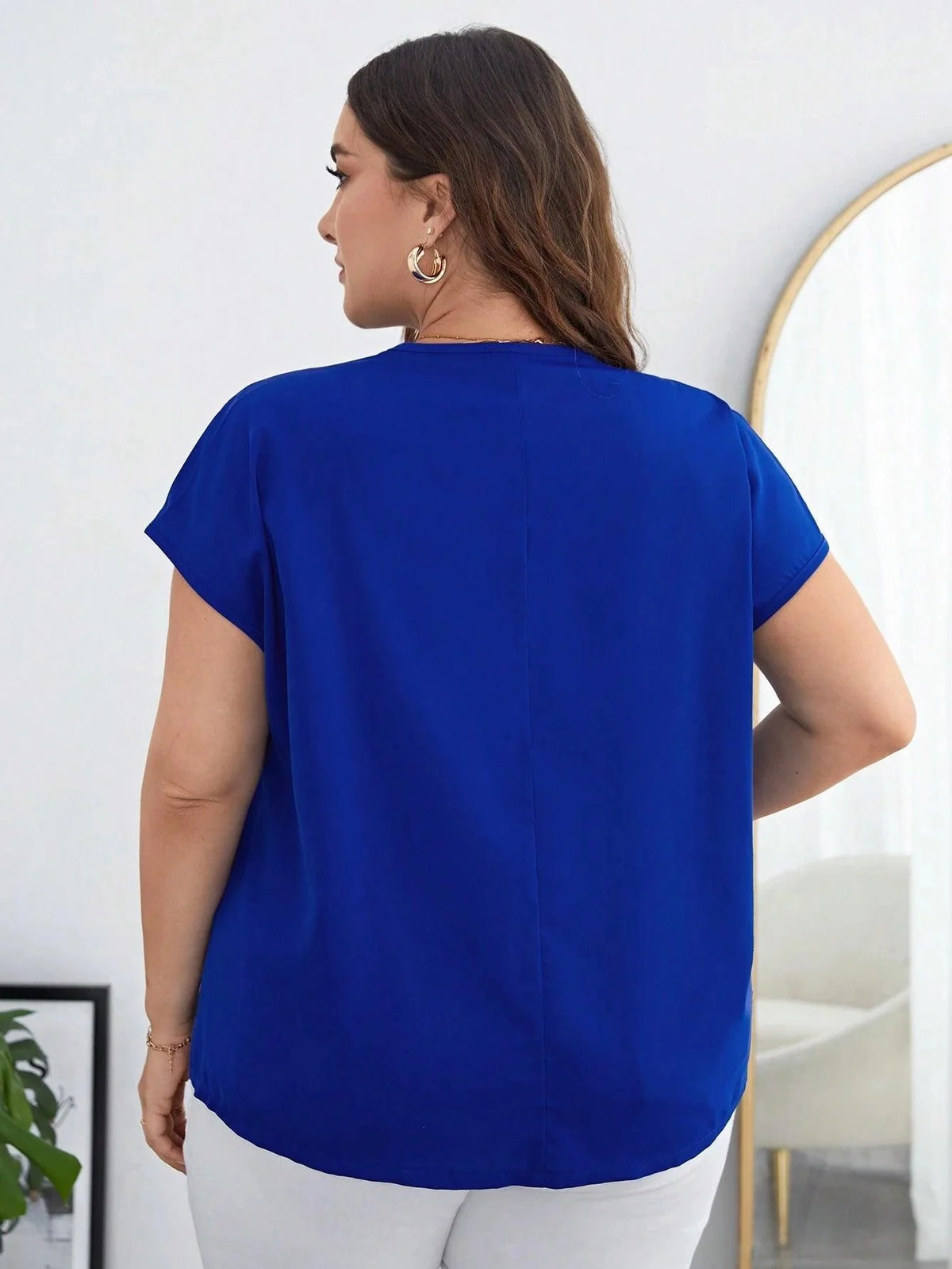 Blusa Com Decote Em V - tassiniSKU_1713367035846_89tassinitassini(A015)1713367035846/556Blusa com decote AzulGcamisa feminina, blusas plus size feminina, blusas plus size, blusas femininas, blusa social feminina, blusa feminina plus size, blusa branca feminina,