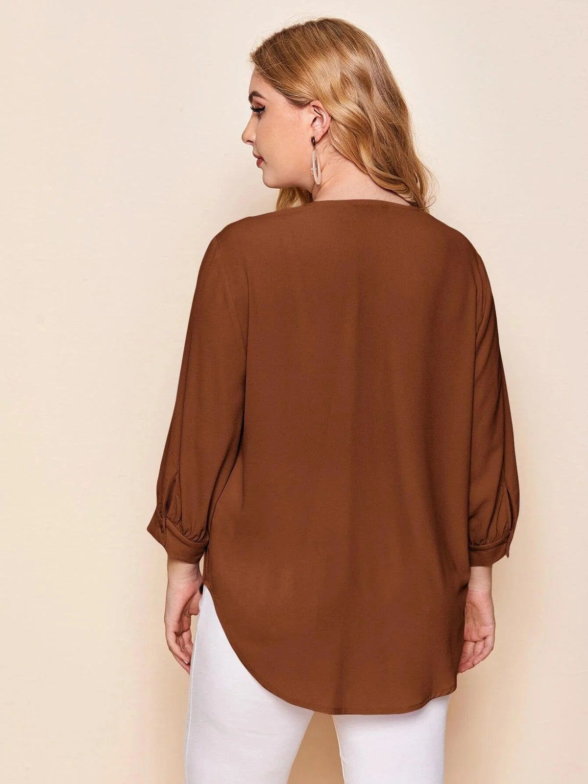 Blusa Social Lisa Plus Size - tassiniSKU_1713793742742_721tassinitassini(A033)1713793742742/746Blusa Social Lisa MarromGcamisa feminina, blusas plus size feminina, blusas plus size, blusas femininas, blusa social feminina, blusa feminina plus size, blusa branca feminina,