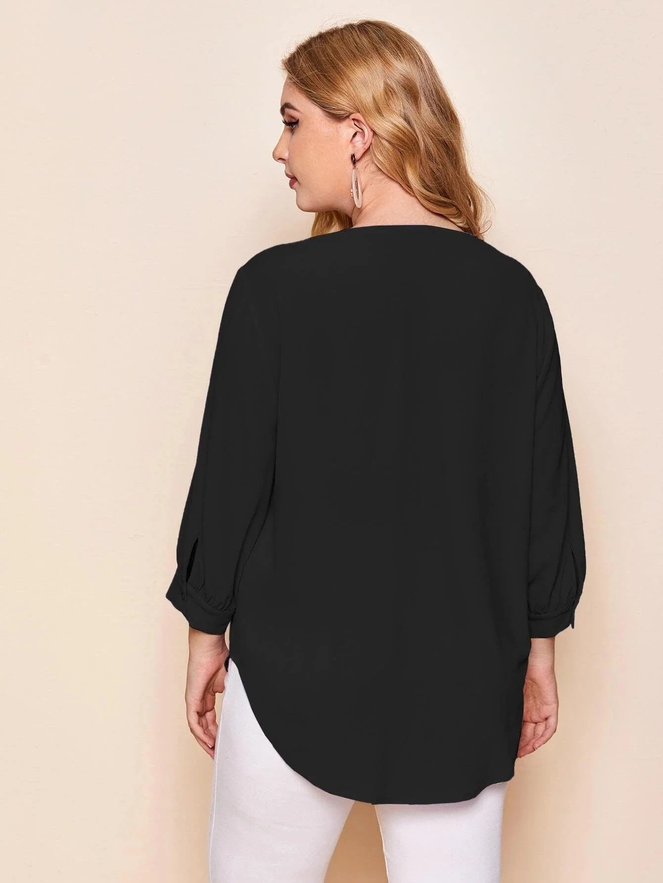 Blusa Social Lisa Plus Size - tassiniSKU_1713793742742_92tassinitassini(A033)1713793742742/920Blusa Social Lisa PretoGcamisa feminina, blusas plus size feminina, blusas plus size, blusas femininas, blusa social feminina, blusa feminina plus size, blusa branca feminina,