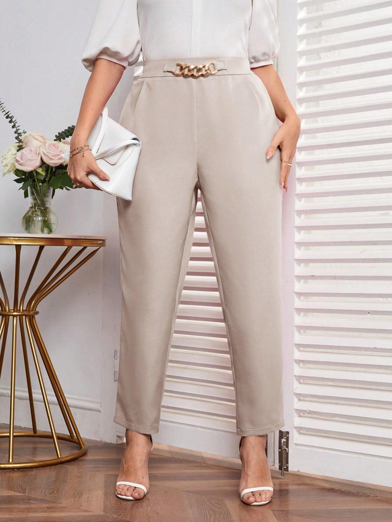 Calça Com Detalhe de Corrente Femina Plus Size - tassiniSKU_1713535813117_515tassinitassini1713535813117/141Calça Com Detalhe de Corrente Bege ClaroGcalça social plus size, calça plus size feminina, calça plus size, calça jeans plus size feminina, calça jeans feminina plus size, calça feminina plus size, calça alfaiataria feminina plus size, calca jeans plus size, alfaiataria plus size,