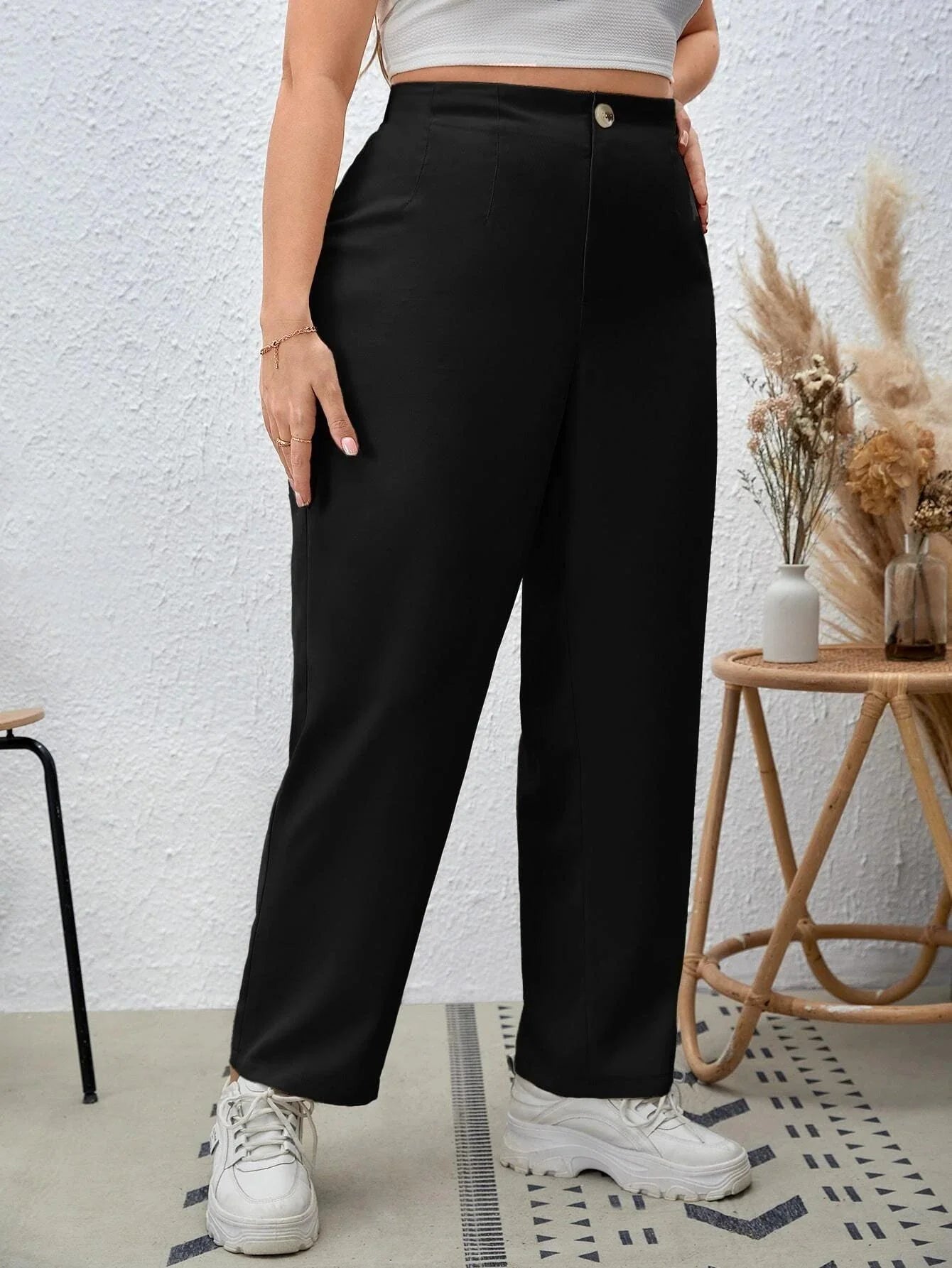 Calça Reta Feminina Plus Size - tassiniSKU_1713757009076_775tassinitassini(A090)1713757009076/25Calça Reta Feminina BegeGcalça social plus size, calça plus size feminina, calça plus size, calça jeans plus size feminina, calça jeans feminina plus size, calça feminina plus size, calça alfaiataria feminina plus size, calca jeans plus size, alfaiataria plus size,