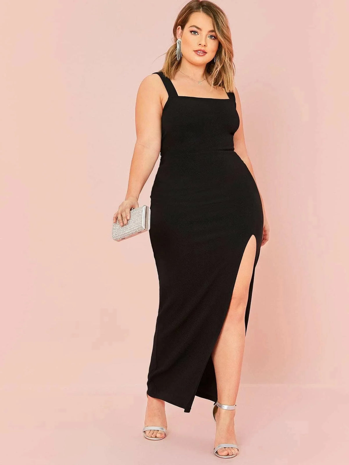 Vestido Liso Com Abertura Lateral Plus Size - tassiniSKU_1713791415168_292tassinitassini(A054)1713791415168/266Vestido Liso Com Abertura Lateral PretoGvestidos plus size para o dia a dia, vestidos plus size, vestido social plus size, vestido preto plus size, vestido plus size soltinho, vestido plus size midi, vestido plus size longo, vestido midi plus size, moda festa plus siz,